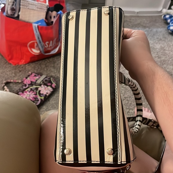 Kate Spade patent purse - Picture 7 of 8